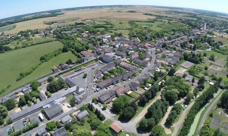 Vue aérienne de la rue du Parc à Dissay